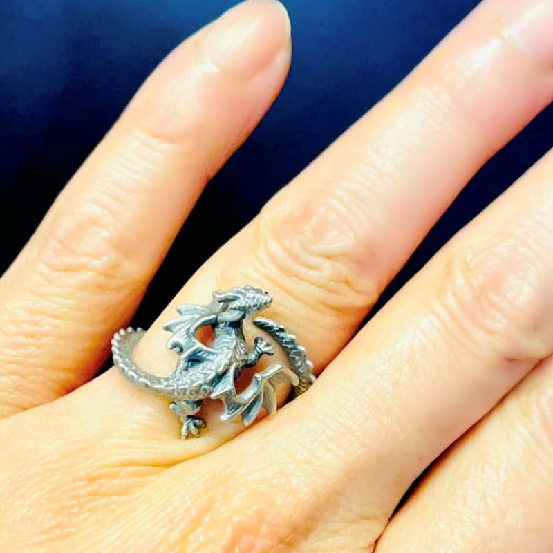 即納可能！】尻尾で巻き付くドラゴン（リング）［林檎屋］ | 上州本店