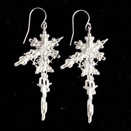 雪の結晶ピアス　The Snow Queen銀華（両耳1セットピアス）［GimmelGarden］
