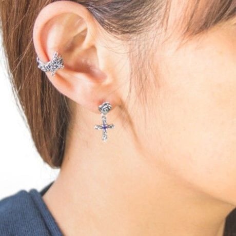 【即納可能！薔薇と十字架のピアス】ローズクロスドロップピアス
