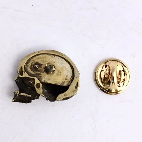 Skull pins(右向き）　ピンズ［kinsfolk］