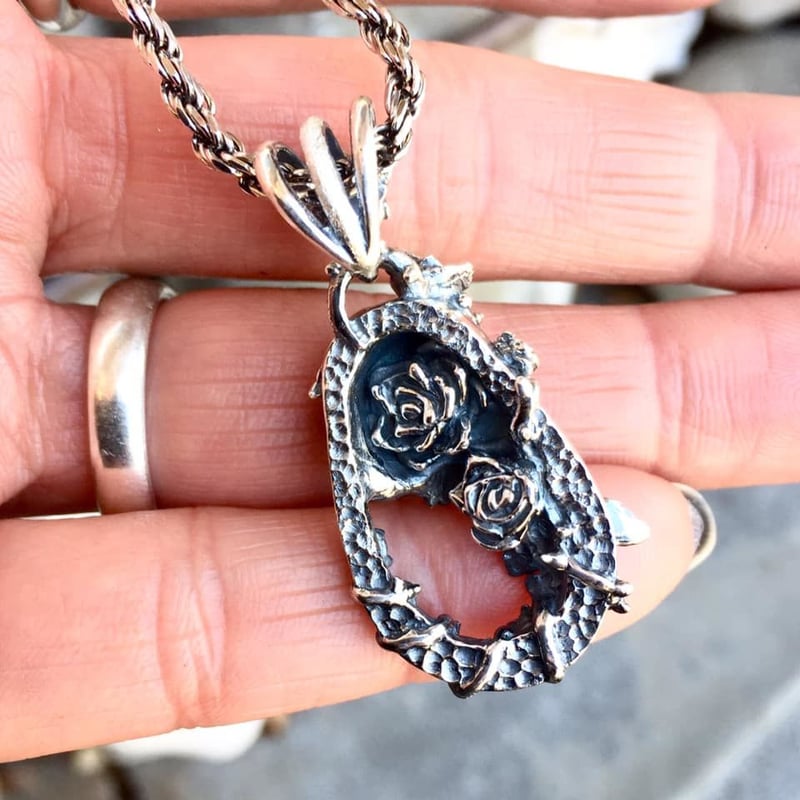 薔薇とドクロのペンダント】Under the rose(ペンダントトップ）［銀燭