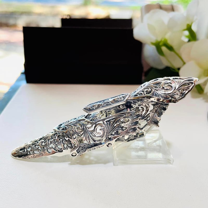 圧倒的存在感！魔除けの力を宿す 巨大ハンドメイド トーテムポール彫刻 圧倒的存在感！魔除けの力を宿す 巨大ハンドメイド トーテムポール彫刻