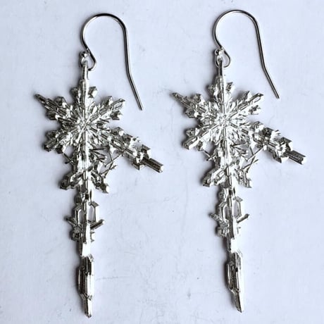 雪の結晶ピアス　The Snow Queen銀華（両耳1セットピアス）［GimmelGarden］