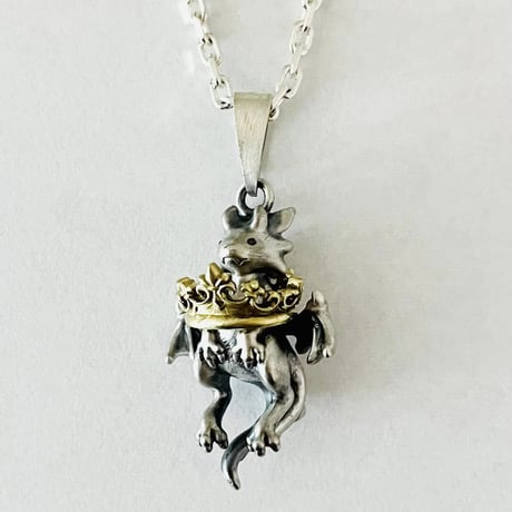 【即納可能！】王冠にはまったドラゴン（ペンダントトップ）［林檎屋］