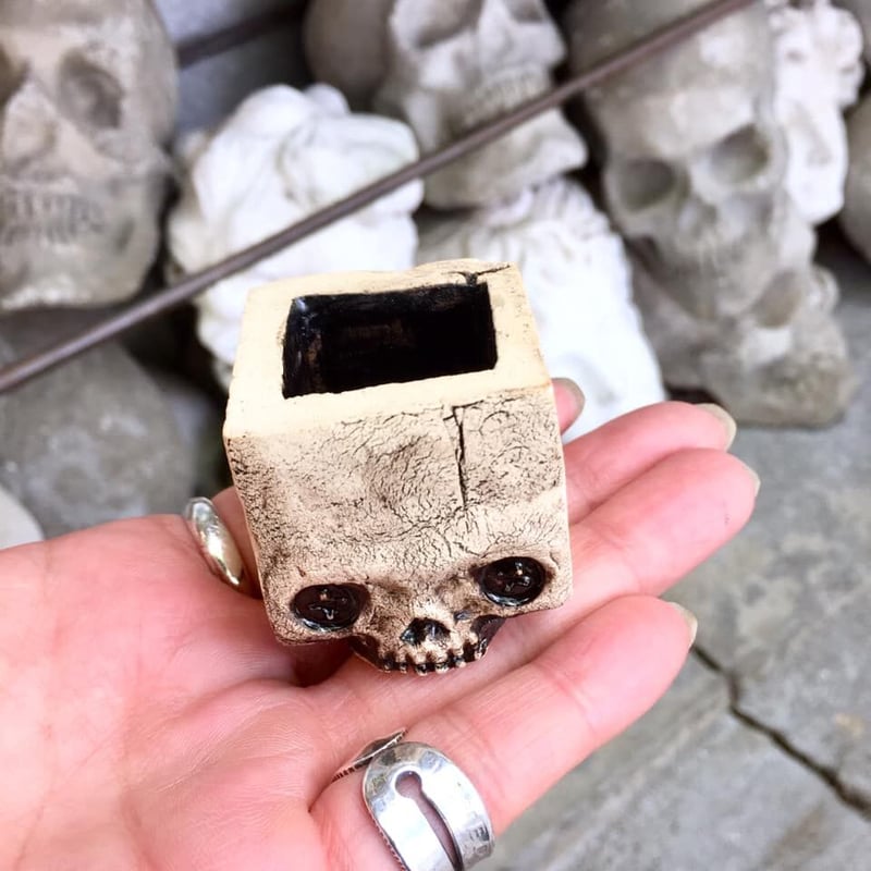 即納可能！】キューブスカル（中）～小物入れ～[大友窯SKULL] | 上州