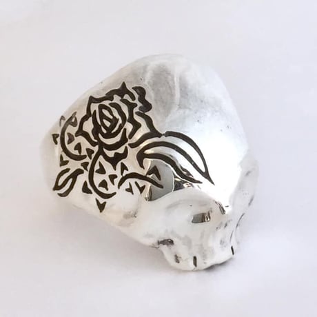 【薔薇と髑髏の指輪】Rose tattoo［銀燭］