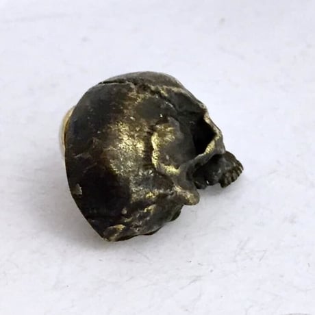 Skull pins(右向き）　ピンズ［kinsfolk］