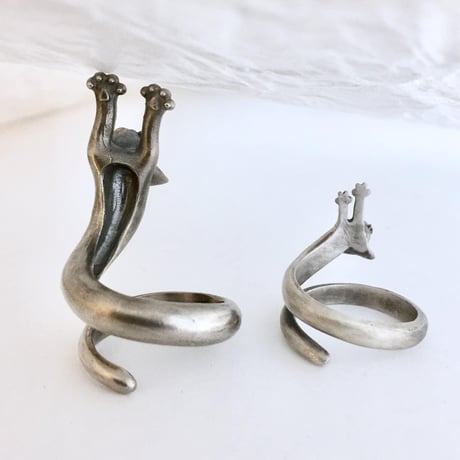 【即納可能！】猫は液体・小（リング）［林檎屋］
