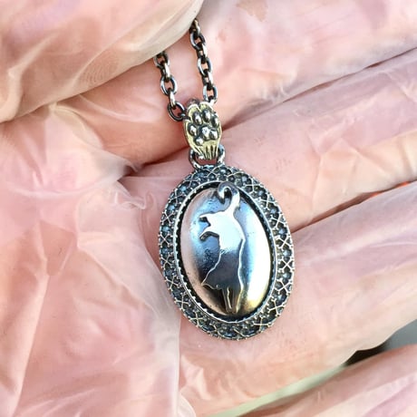 【限定品！SOLD OUT!】猫の肖像画(ペンダント)［anima exists in all creation］