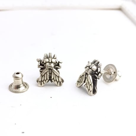 Flyピアス ［BLINDRABBIT］