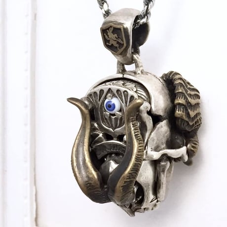 Succubus Glass Eye Pendant（ペンダントトップ）［BLIND RABBIT］