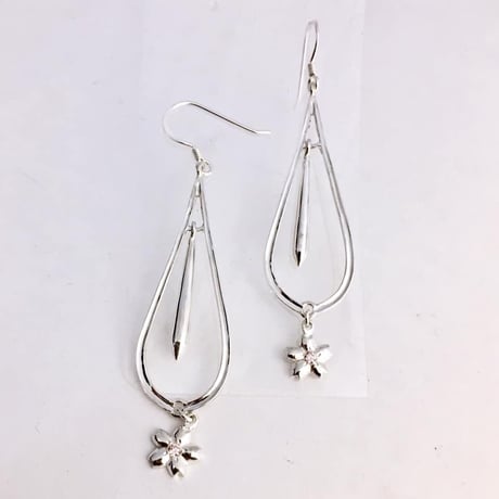 【🌸桜のピアス】花奏(ピアス）［銀燭］