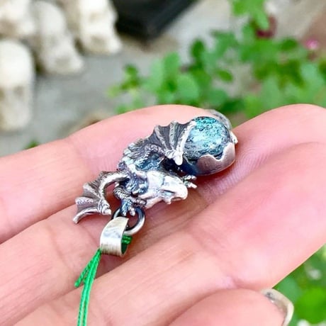 手乗りドラゴン+ガラス（ペンダントトップ）［林檎屋］
