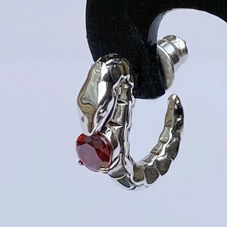 【蛇のピアス】サーペントバイパーシルバーピアス［Bizarre］