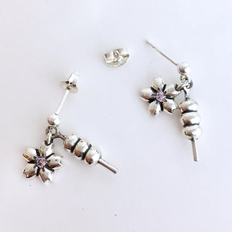 【🌸お花見ピアス】花団子(ピアス）［銀燭］