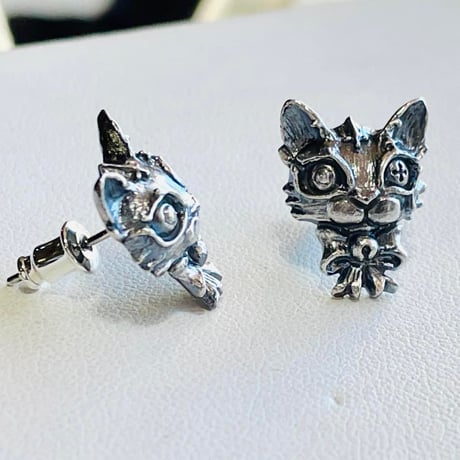 【即納可能！猫のピアス】ミニオメガピアス［anima exists in all creation］