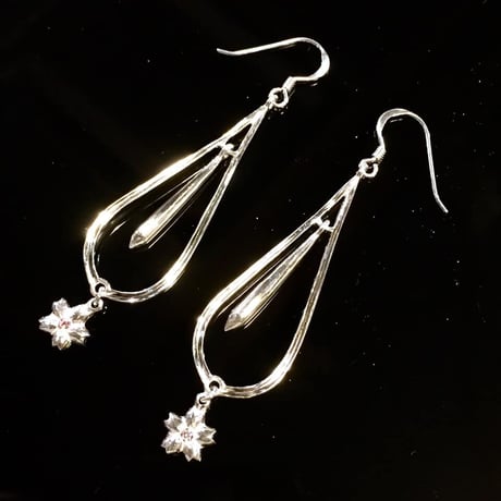 【🌸桜のピアス】花奏(ピアス）［銀燭］