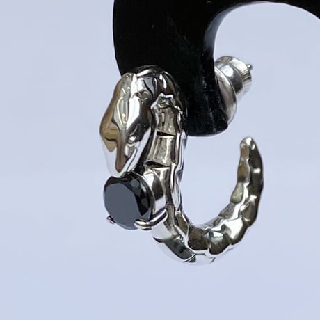 【蛇のピアス】サーペントバイパーシルバーピアス［Bizarre］