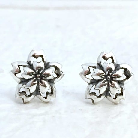 小桜ピアス［銀燭］