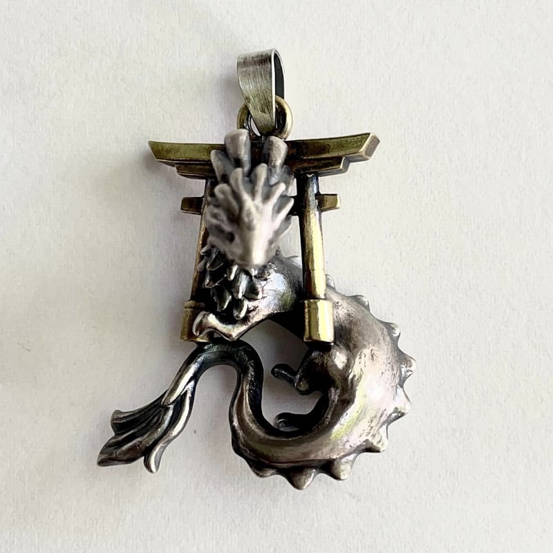 即納可能！】鳥居と龍（ペンダント）［林檎屋］ | 上州本店 蛇骨堂