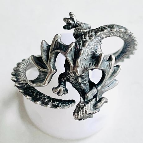 【即納可能！】尻尾で巻き付くドラゴン（リング）［林檎屋］