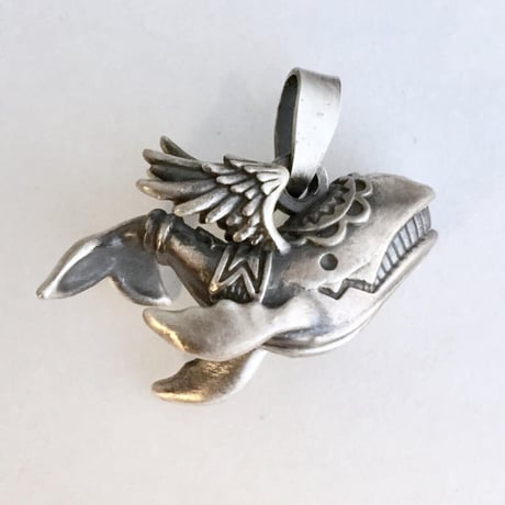 空とぶクジラ（ペンダントトップ）［林檎屋］