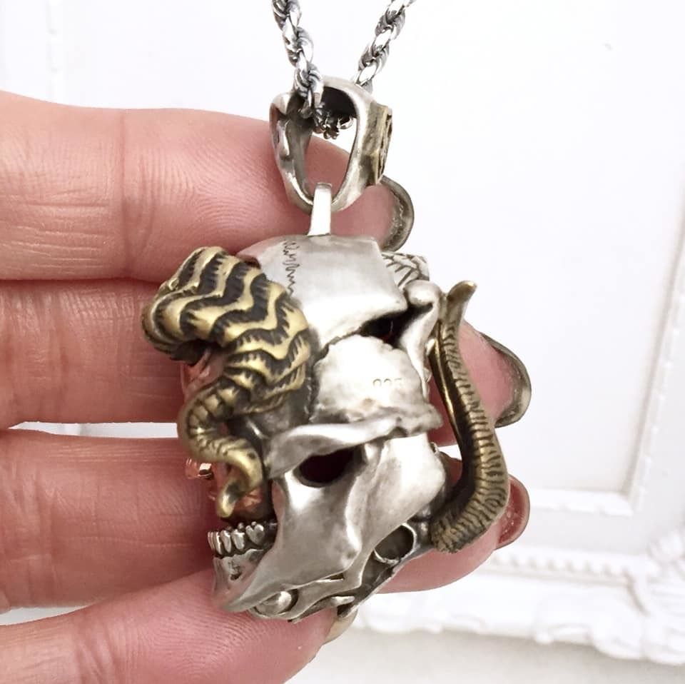 美品‼️ ブラインドラビット blindrabbit Pendant ペンダント BLIND RABBIT-ブラインドラビット-RABBIT Bib Msize- SILVER SHIELD