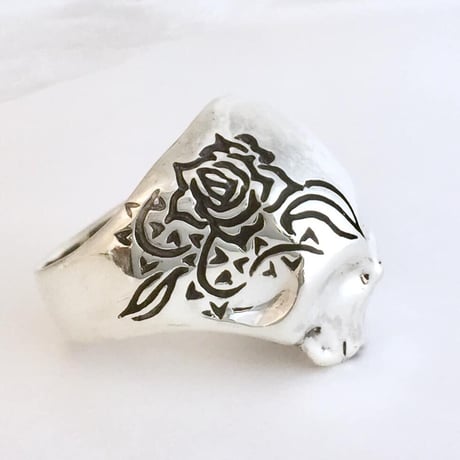 【薔薇と髑髏の指輪】Rose tattoo［銀燭］