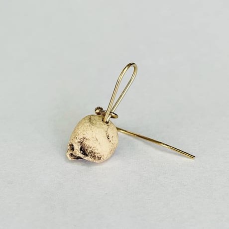 【SOLD OUT!！】豆ドクロピアス（片耳用1個ピアス）［大友窯SKULL］