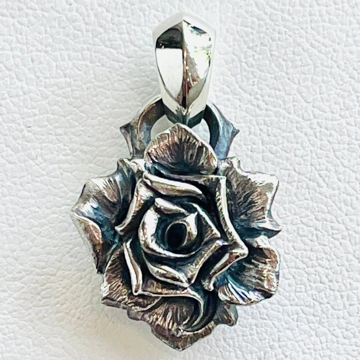 エナメル のペンダントヘッド 薔薇 エナメル のペンダントヘッド 薔薇 楽天市場】目玉 ブルー 青 薔薇の花