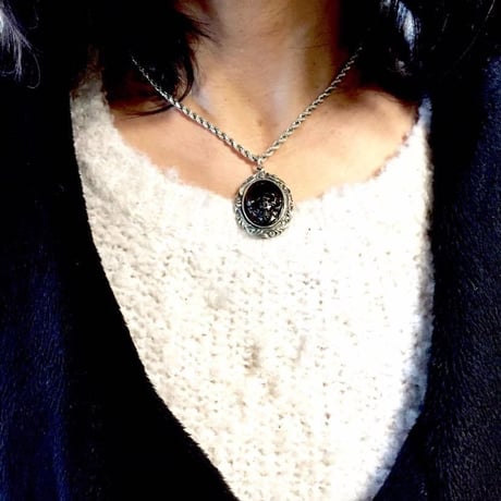 【SOLD OUT!】オーバルウッドスカル（漆塗り紫檀）ペンダント