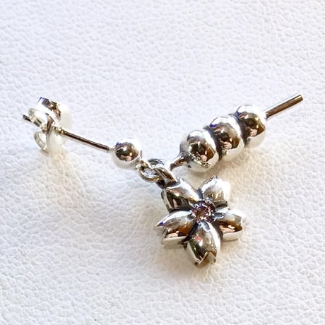 【🌸お花見ピアス】花団子(ピアス）［銀燭］