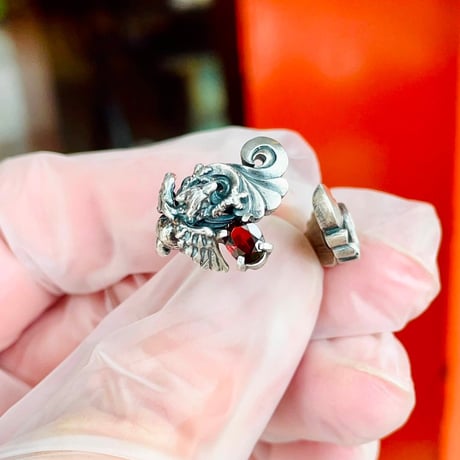 【即納可能！1点限定】小さいグリフォン・特別石ガーネット（リング）［林檎屋］