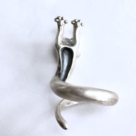【即納可能！2タイプのサイズ】猫は液体（リング）［林檎屋］