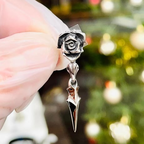 薔薇のピアス | STORES