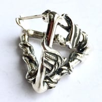 ルシファートライアングルピアス