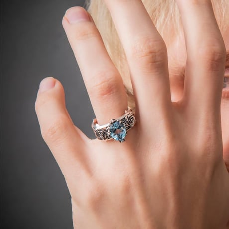 トパーズローズリング（ブルートパーズ） ～Topaz Rose Ring Blue Topaz～ 　[ArtemisKings]