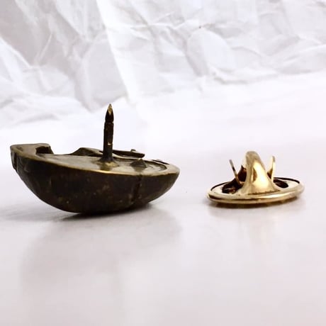 Skull pins(右向き）　ピンズ［kinsfolk］