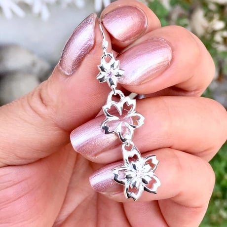 【桜🌸のピアス】枝垂桜耳飾り(ピアス）［銀燭］