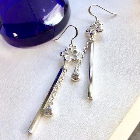 【🌸のピアス】花一石(ピアス）［銀燭］
