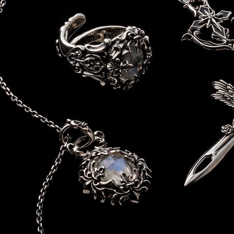 ローズカットブルームーンペンダント　~Rose cut blue moon pendant~　[ArtemisClassic]