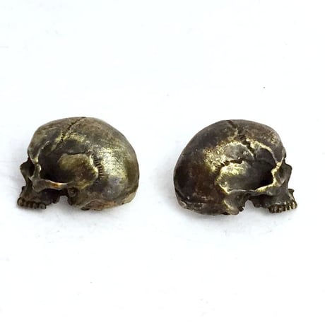 Skull pins(右向き）　ピンズ［kinsfolk］