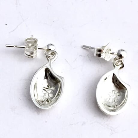 お米ピアス　玉ブラ［銀燭］