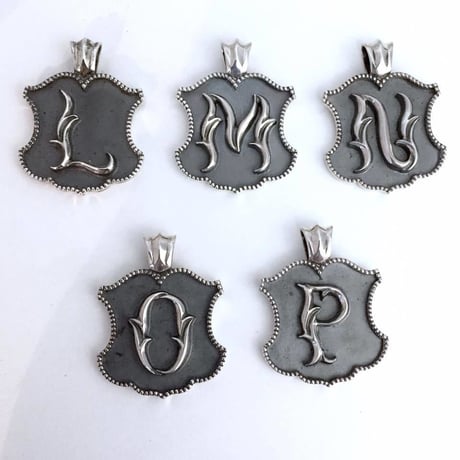 【即納可能！】フレームフォントペンダントトップ（A～Z）［OWL'S］