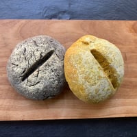 ヴィーガン・米粉フリー・グルテンフリー丸パン （黒＆ゴールデン各1個）2個セット（冷凍）　原材料表示