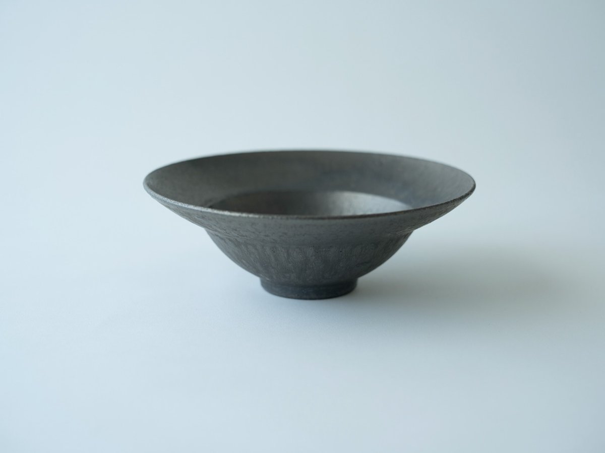 藤田千絵子 / 黒土のリム鉢（中・大） | Gallery KIANU