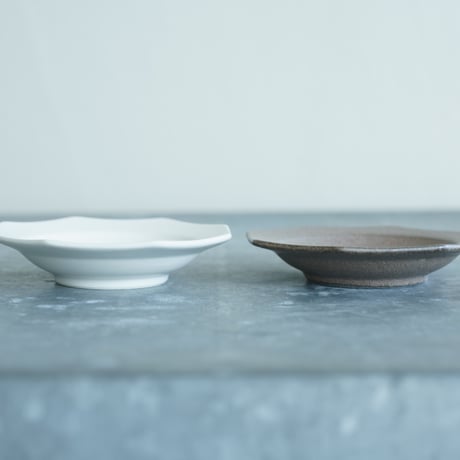 藤田千絵子 / 豆皿 Φ10cm（うつぎ・brown）Φ10cm