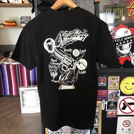BLACK BRICK SMOKING GUN Tシャツ