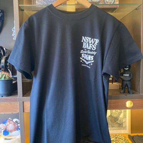 BACK AND FORTH SIGN NEED SIGNS WネームTシャツ
