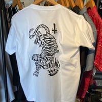 LURKING CLASS YANG TIGER Tシャツ